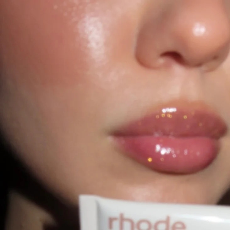 Лімітований ТІНТ-НОВИНКА для вуст Сінабон із корицею RHODE CINNAMON ROLL Shimmery Spiced Brown Peptide Lip Tint Limited Edition Shade